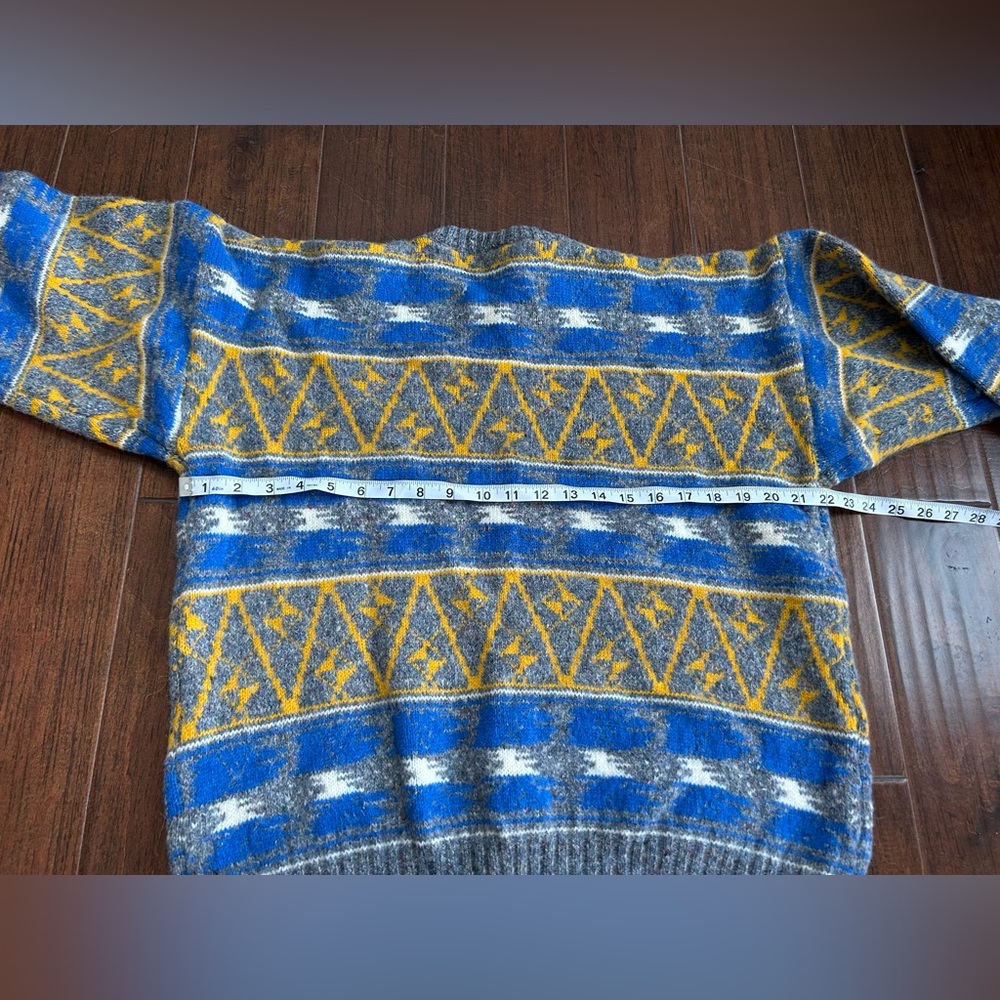 Vintage Hunt Club Wool Sweater
Fair Isle
90s
Blue Yellow Grey
Size XL - Picture 5 of 6
